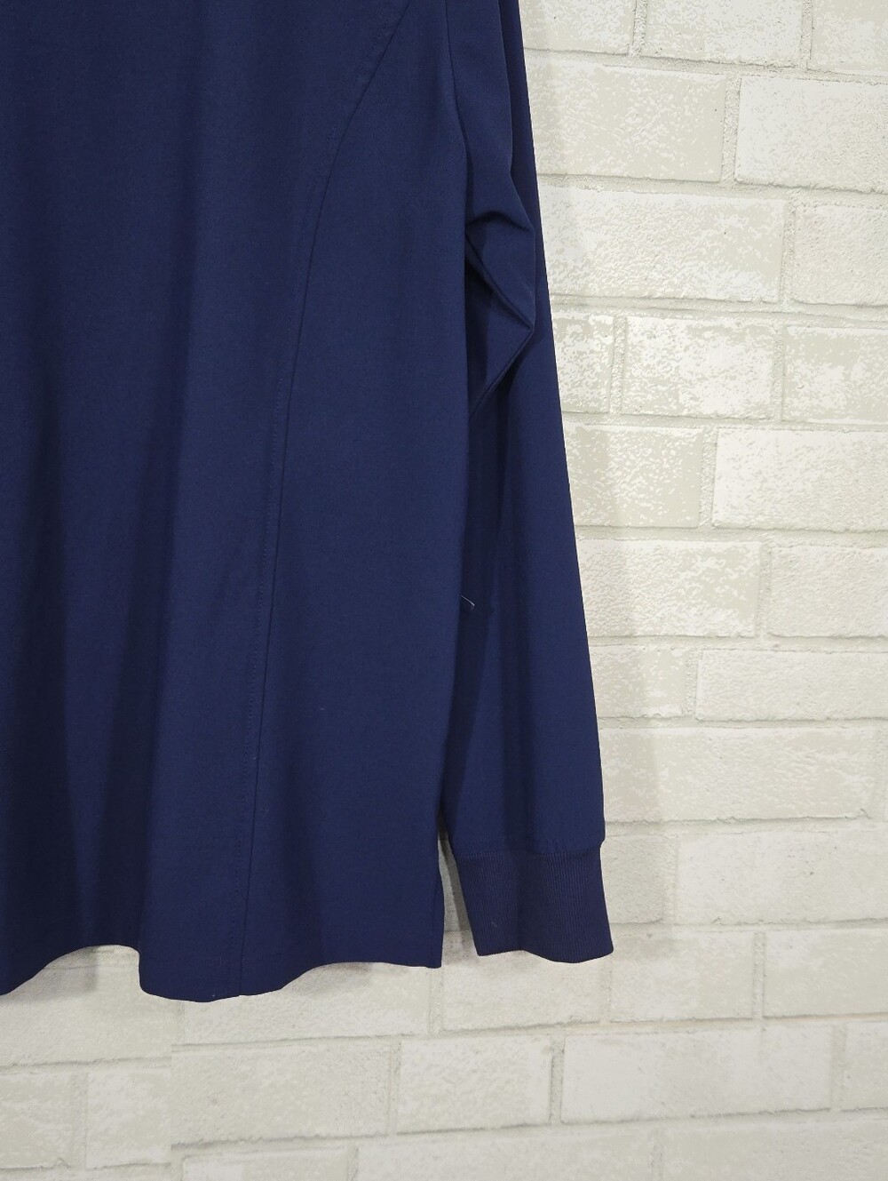 Epic by IRG *like new* scrub jacket - Picture 12 of 14